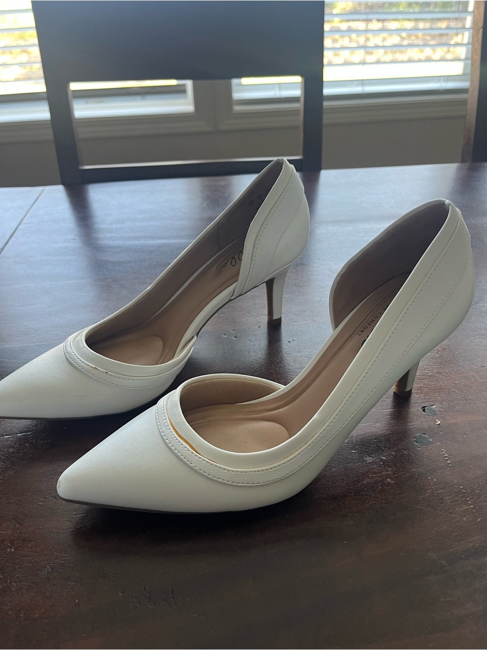 Abella White Pointed-Toe Mid-Heel Pumps - Picture 2 of 5
